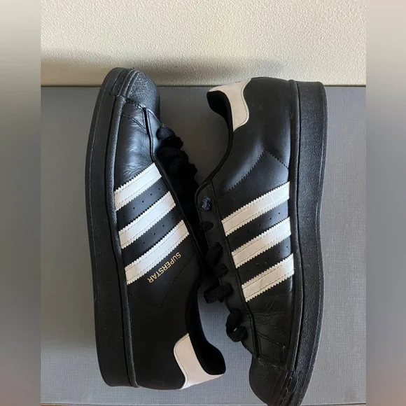 Adidas SUPERSTAR sneakers size 10.5 - Picture 3 of 11